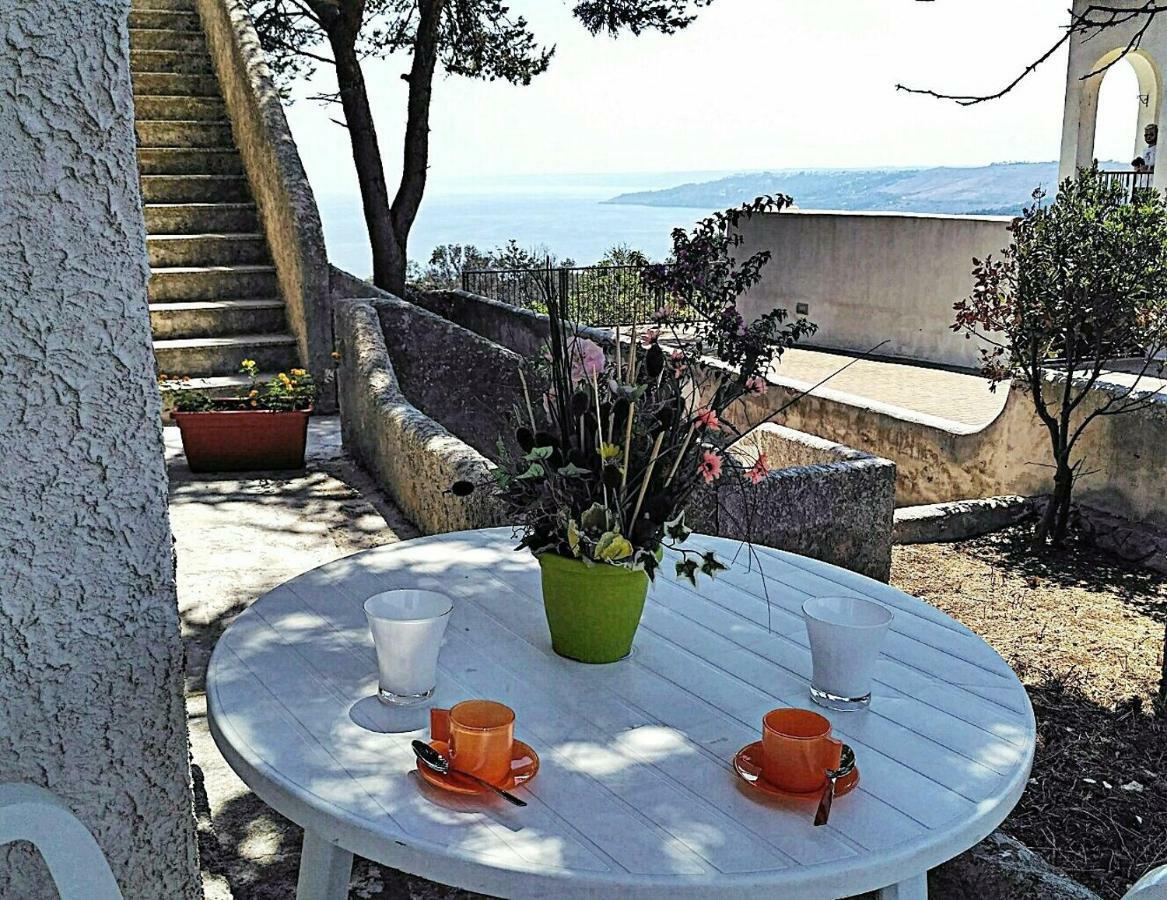 Villa Alda - Bilocali Vista Mare سانتا سيزاريا تيرمي المظهر الخارجي الصورة