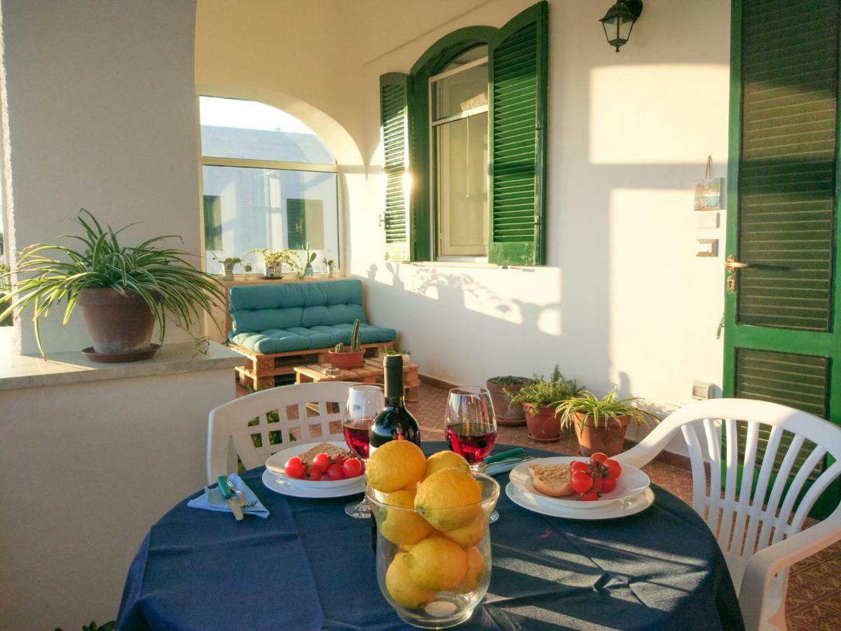 Villa Alda - Bilocali Vista Mare سانتا سيزاريا تيرمي المظهر الخارجي الصورة
